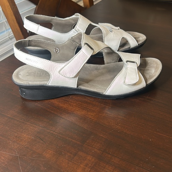 Mephisto Womens Paris Leather White Sandals
size EU 42 - Picture 5 of 17